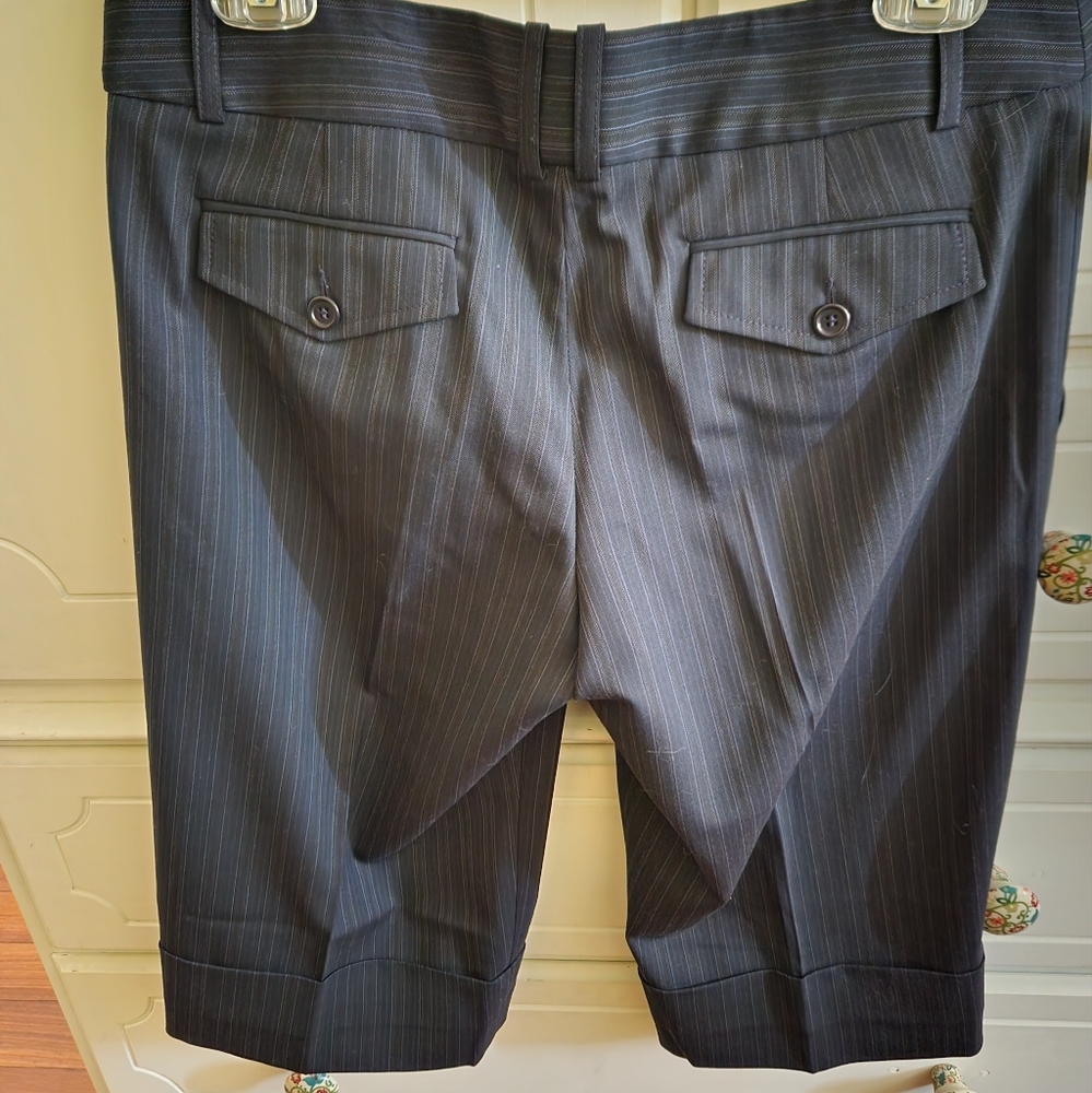 Womens BCBG MAX AZRIA capri pin strip pants. - Picture 2 of 6